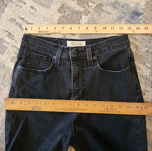 Madewell The Momjean in Raney Wash: Knee-Rip Edition. Size 25 - Picture 12 of 14